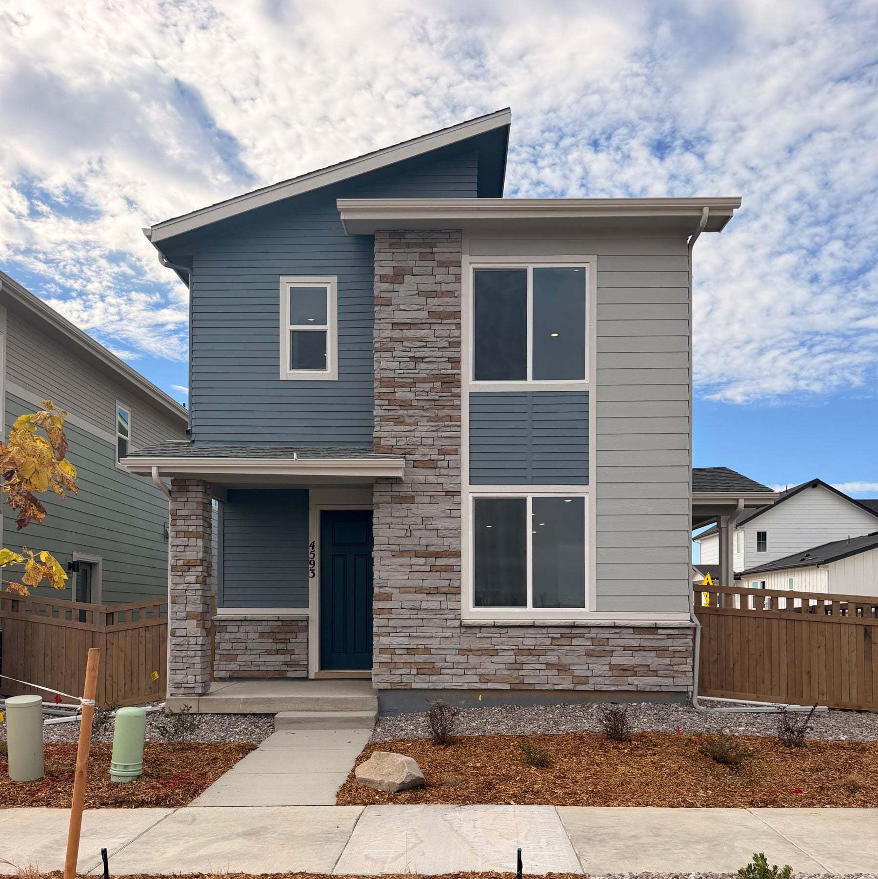 Calle Versailles, 4593 N. (The Bellmont | Residencia 21224)
